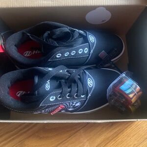 Heelys red racing flag kids youth size 3 USA
